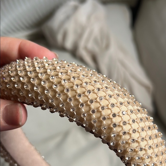 Viral Cream Textured Hair Accessory with ✨ Sparkle netting Finish - Picture 5 of 5